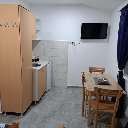 Libero Apartmani Surčin Exterior foto