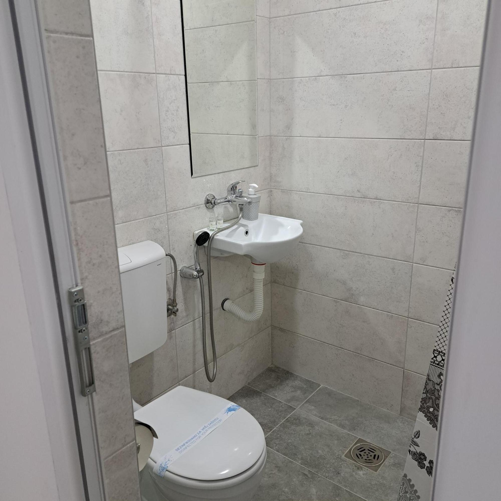 Libero Apartmani Surčin Exterior foto